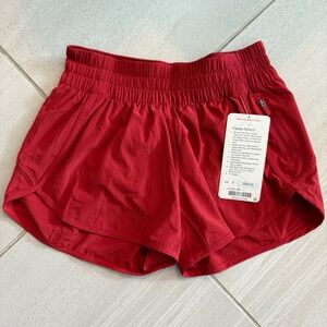 Lululemon tracker IV short. Size 6. New with tags